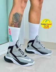 BOTA NIKE